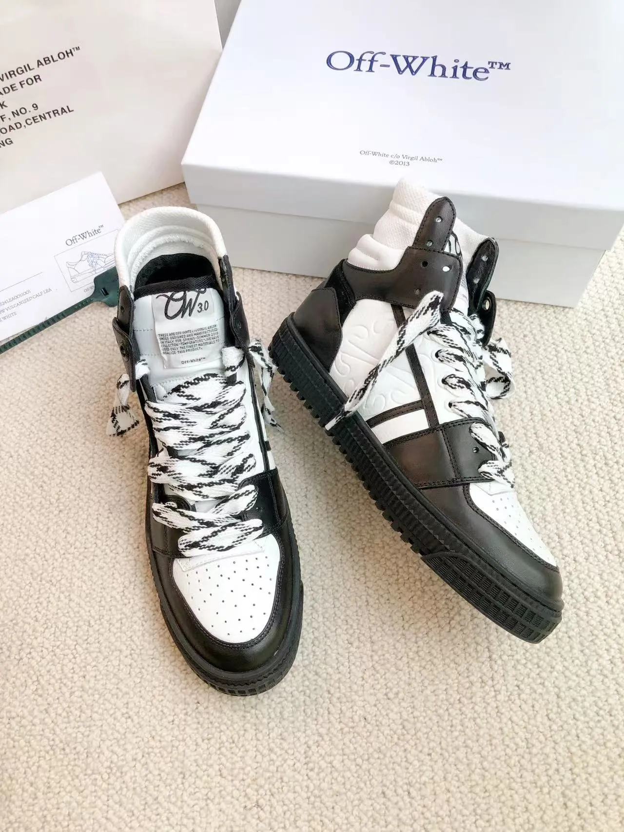 Men's men's shoes P660! 🌈🌈OFF WHITE🌈🌈 ⚡️Couple model⚡️🍓New color🍓 👉Ex-factory price: 130-45 The latest spring model of Gaobang street casual Martin style masterpiece, released the highest quality version on the market 👊 Series original mold opening, original lasting, production technology 1:1 original ➰🔜The best choice for more and more celebrities and Internet celebrities🔸In the classics Changes in the code🔸Innovate in the trend🔸Strive to break away from the shackles of bad street design🔝Although he is not the originator of fashion design, he is definitely a shining dark horse in avant-garde design🐴🆙Do not follow the trend🔅Not universal beauty🔅 Fabric💯First-layer cowhide Lining💯Imported skin-friendly and environmentally friendly polyester mesh Foot pads💯Original molded high-elastic environmentally friendly molding pads Midsole💯Original lasting process Outsole💯Rubber outsole Packaging💯Official website synchronized full set of packaging (brand wrapping paper, brand certificate, brand cloth bag)